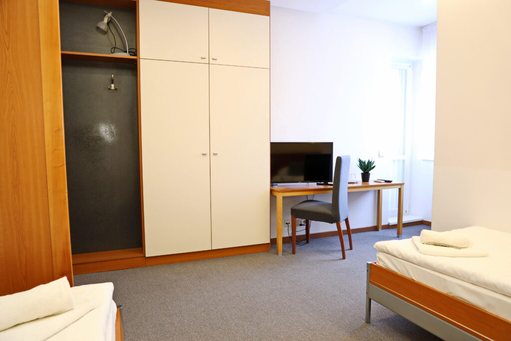 Hotel Maxim Svätý Jur jednopostelová izba 03
